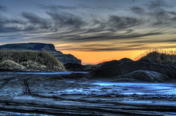 Solopgang ved den sorte strand, Island