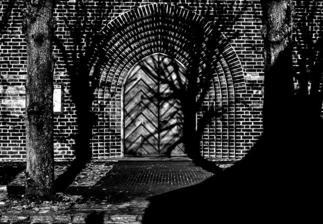 Gates of shadows_
