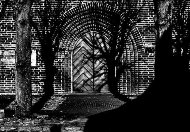 Gates of shadows_