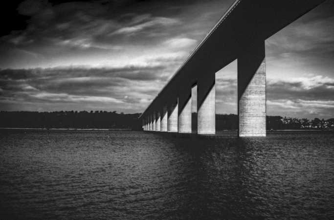 Under the brigde_