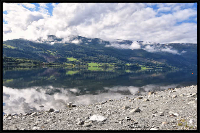 ligesom et spejl et sted i Norge 