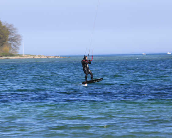 Kitesurfing